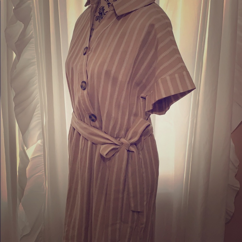 Dress with belt